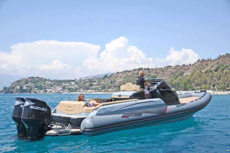Ranieri SPLENDIDO GOMMONE RANIERI CAYMAN 38 EXEC