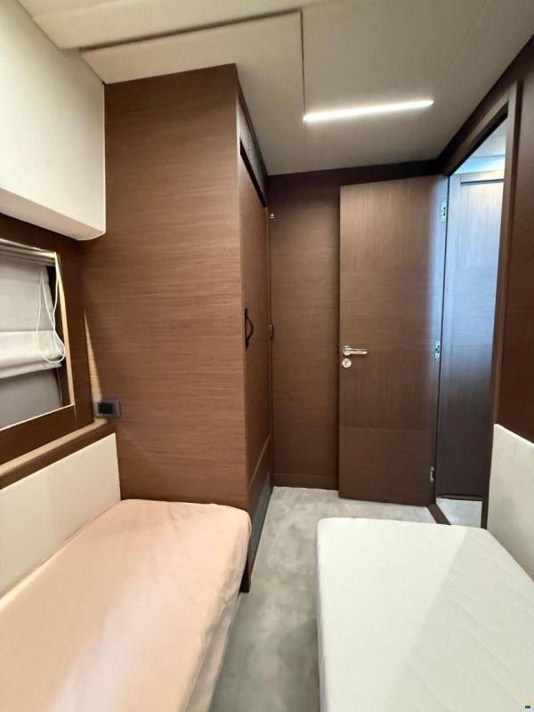 Jeanneau PRESTIGE 520 FLY (HARDTOP) 2025