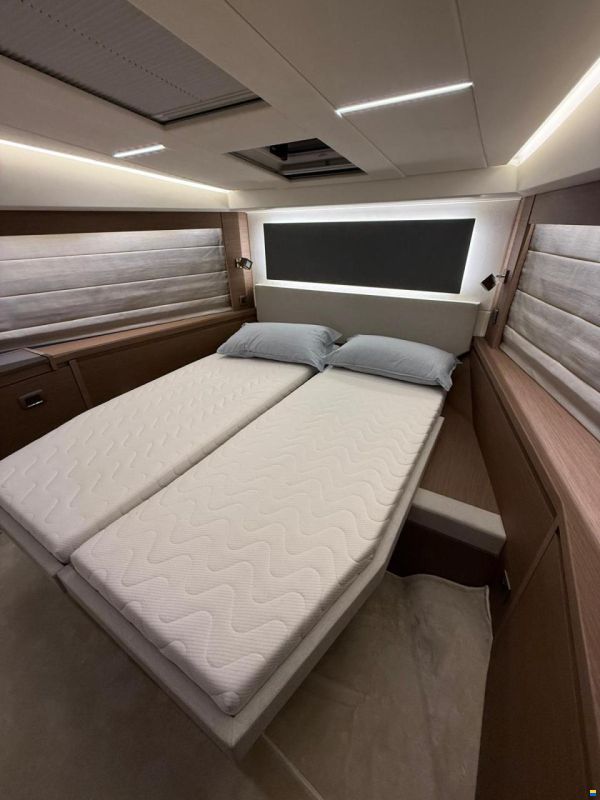 Jeanneau PRESTIGE 520 FLY (HARDTOP) 2025