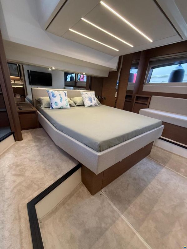 Jeanneau PRESTIGE 520 FLY (HARDTOP) 2025