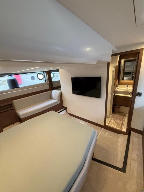 Jeanneau PRESTIGE 520 FLY (HARDTOP) 2025