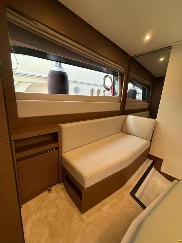 Jeanneau PRESTIGE 520 FLY (HARDTOP) 2025