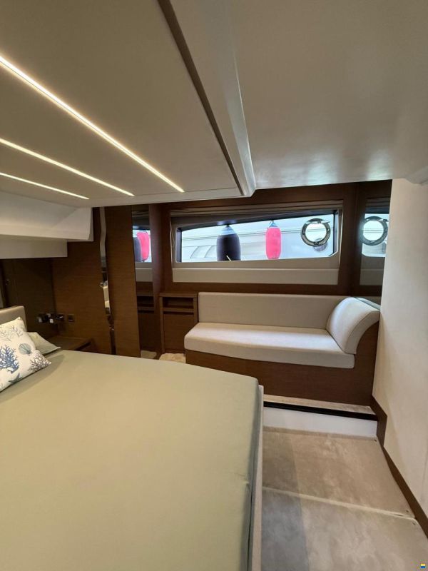Jeanneau PRESTIGE 520 FLY (HARDTOP) 2025