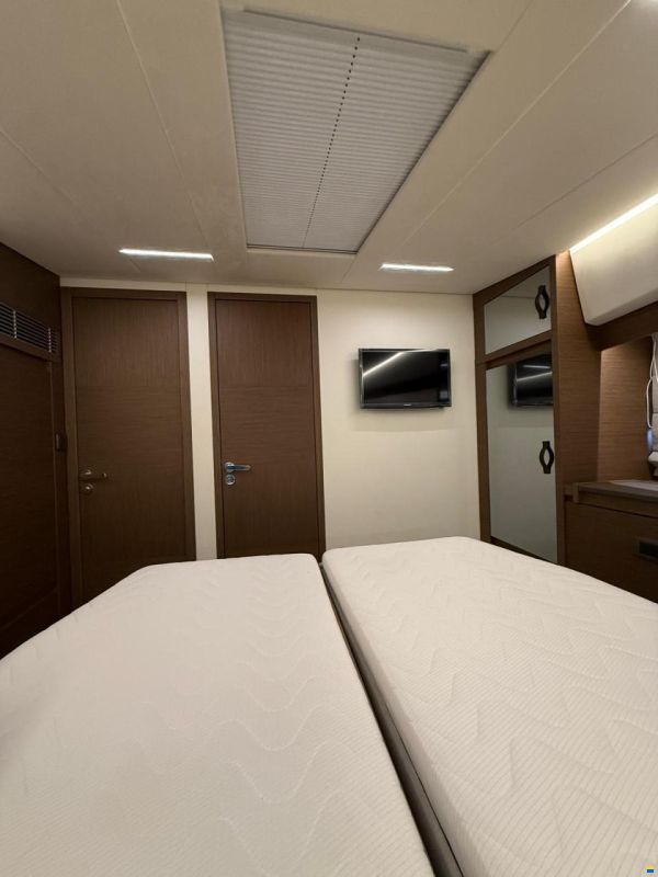 Jeanneau PRESTIGE 520 FLY (HARDTOP) 2025