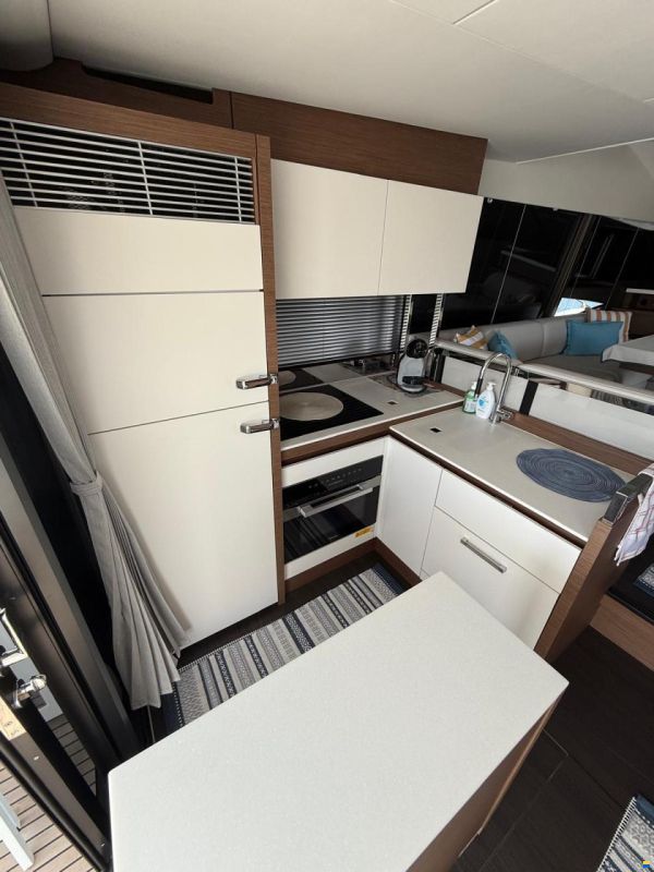 Jeanneau PRESTIGE 520 FLY (HARDTOP) 2025