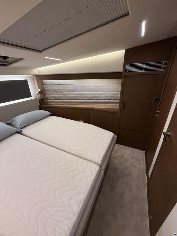 Jeanneau PRESTIGE 520 FLY (HARDTOP) 2025