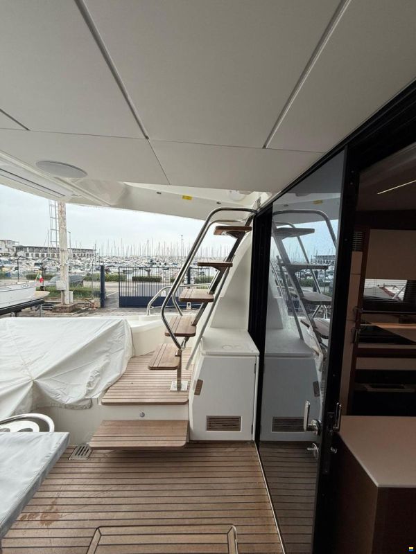 Jeanneau PRESTIGE 520 FLY (HARDTOP) 2025