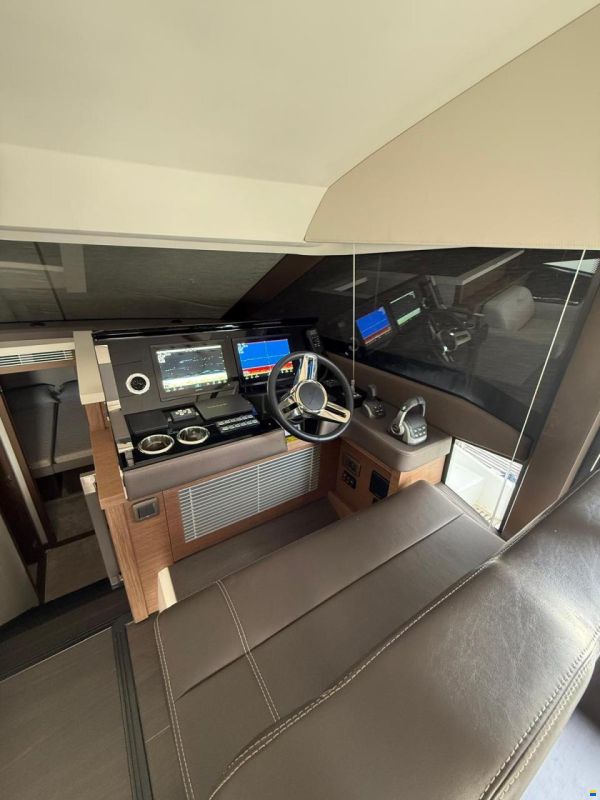 Jeanneau PRESTIGE 520 FLY (HARDTOP) 2025
