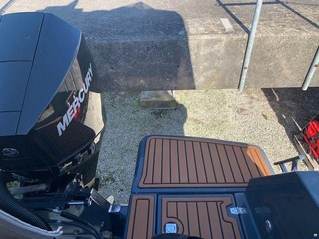 revo yacht REVO 700
