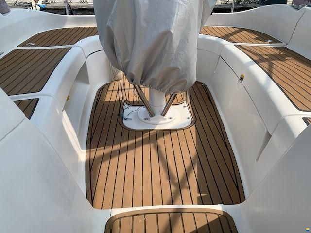Hunter Marine 33 LEGEND