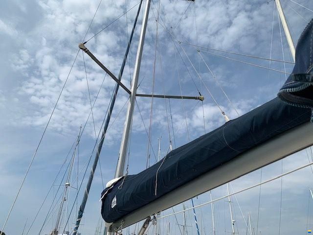 Hunter Marine 33 LEGEND