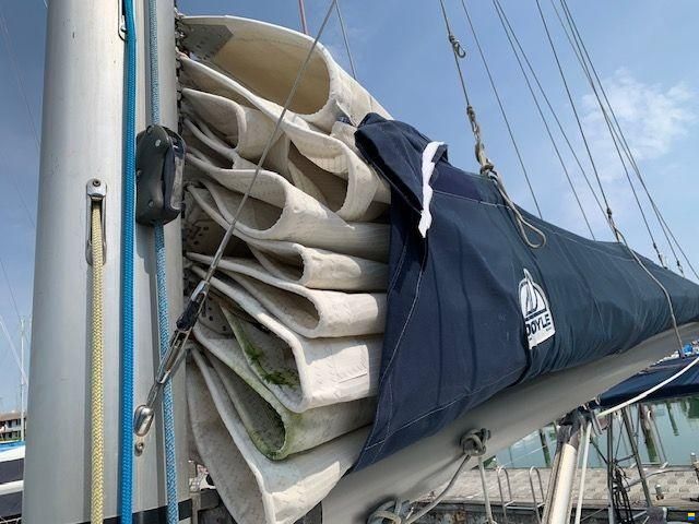 Hunter Marine 33 LEGEND
