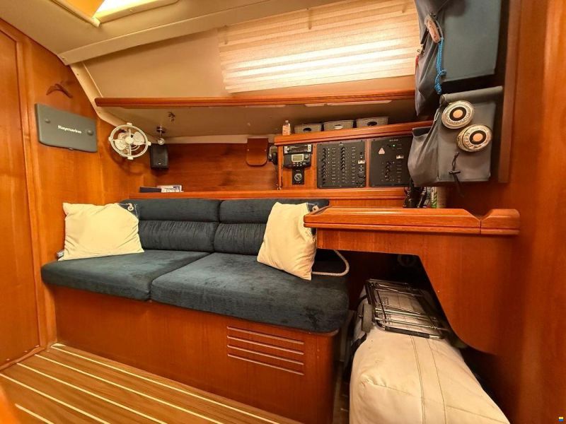 Hunter Marine 33 LEGEND