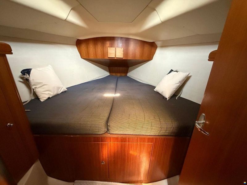 Hunter Marine 33 LEGEND