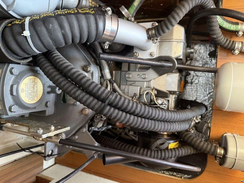 Hunter Marine 33 LEGEND