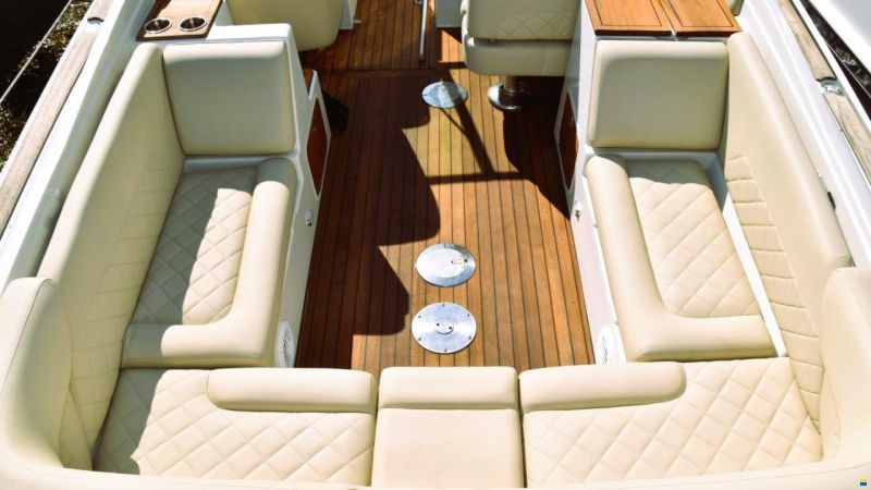 Chris Craft LAUNCH 28