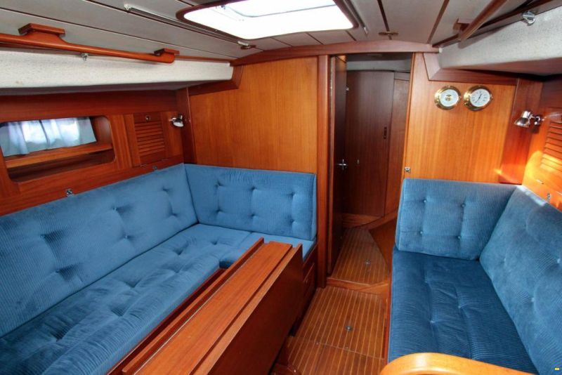 Hallberg-Rassy 352