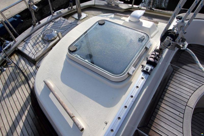 Hallberg-Rassy 352