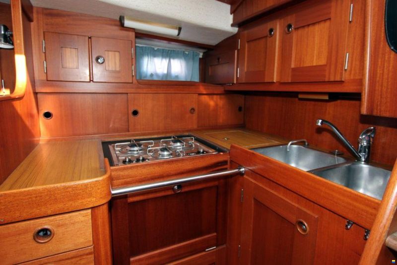Hallberg-Rassy 352