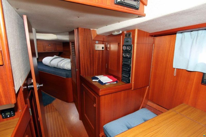 Hallberg-Rassy 352