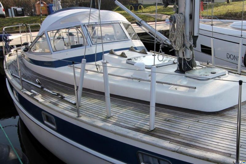 Hallberg-Rassy 352