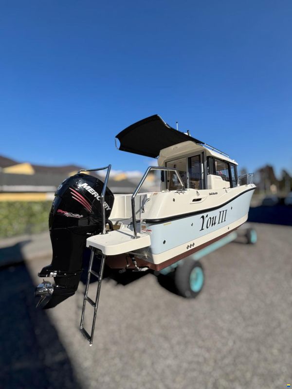 Quicksilver 755 Pilothouse