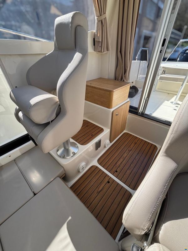 Quicksilver 755 Pilothouse