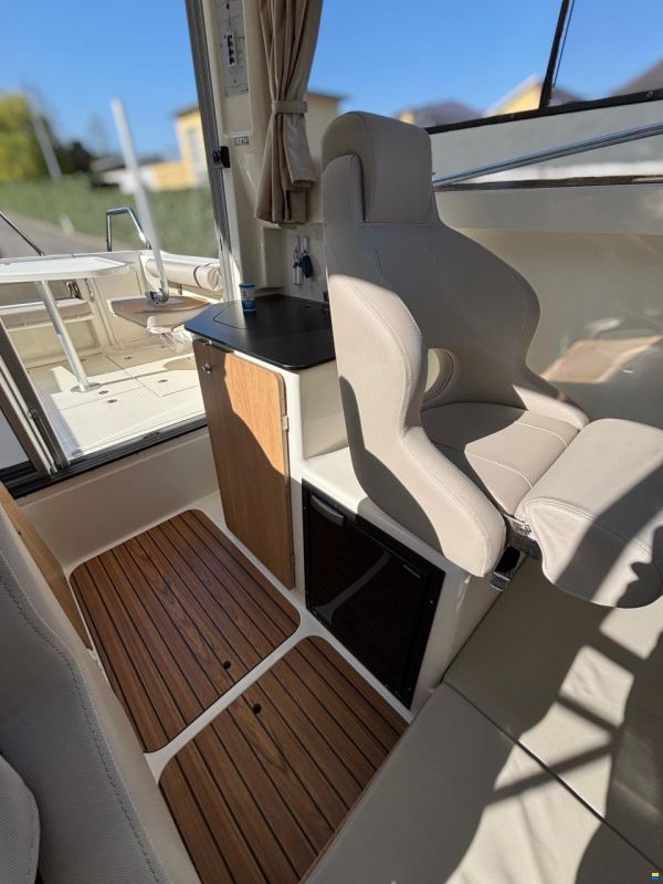 Quicksilver 755 Pilothouse