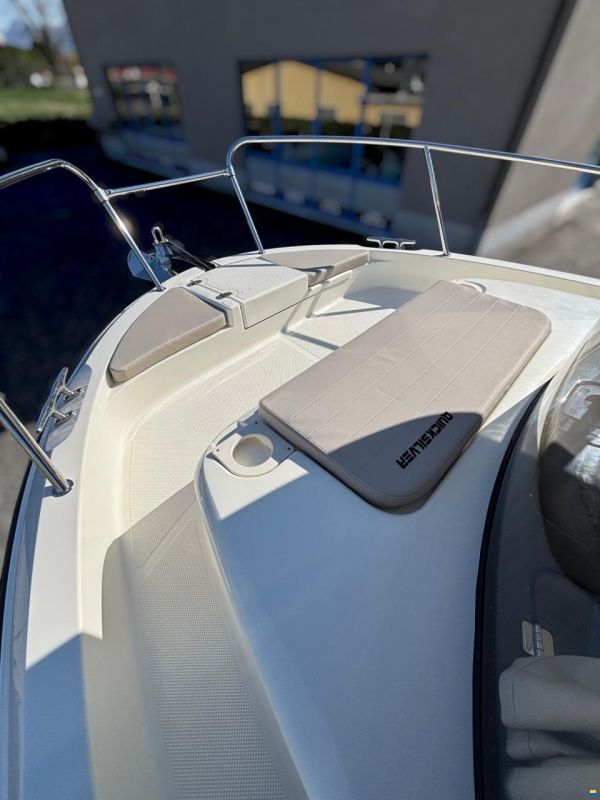 Quicksilver 755 Pilothouse