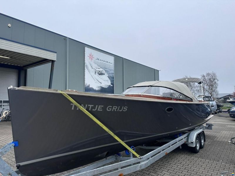 Admirals Tender 31 Fineliner by Van der