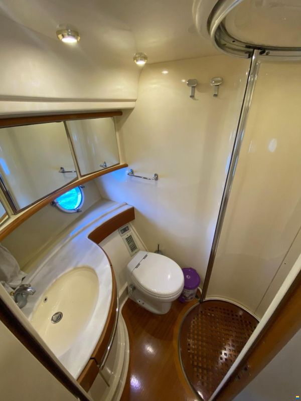 Azimut 68E