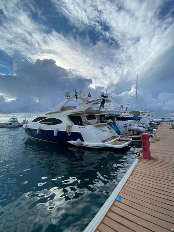 Azimut 68E