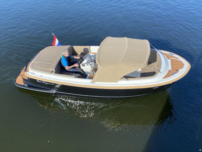 Oud Huijzer 650 Tender