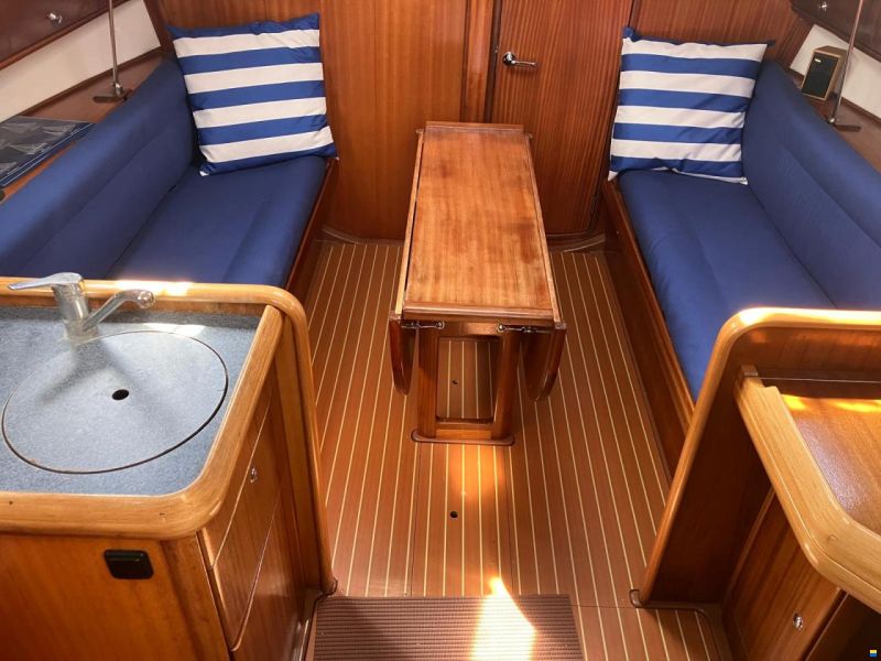 Bavaria 32