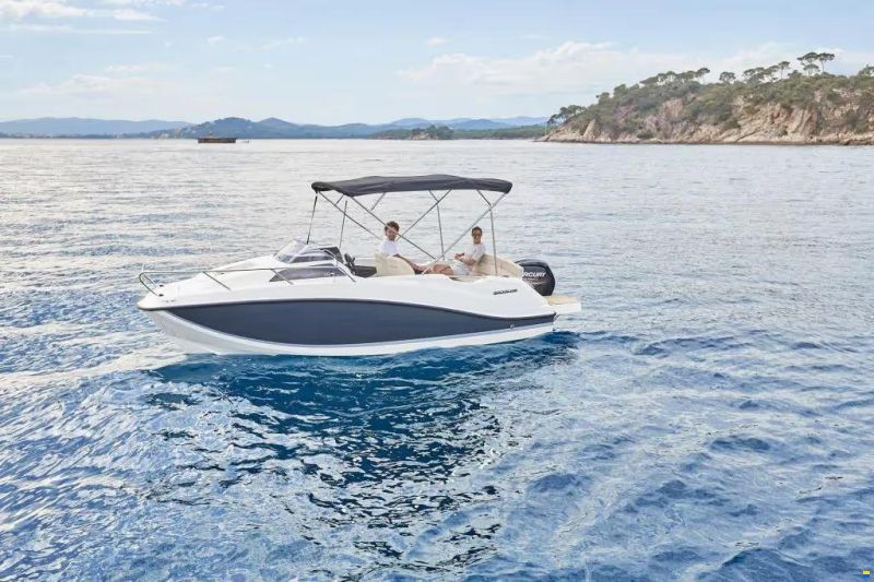 Quicksilver 555 Cabin