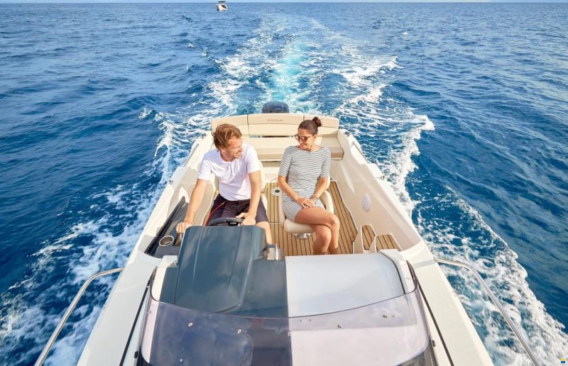 Quicksilver 555 Cabin