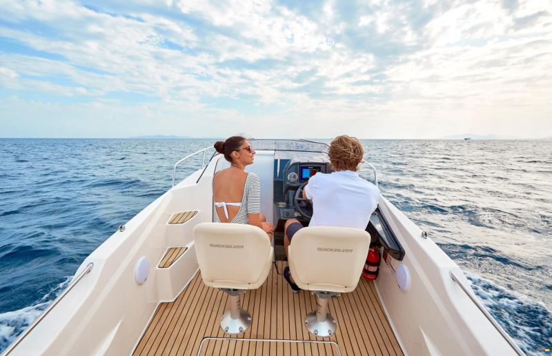 Quicksilver 555 Cabin