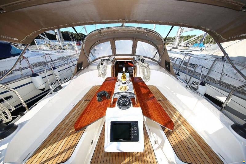 Bavaria 37 Cruiser NEW ENGINE