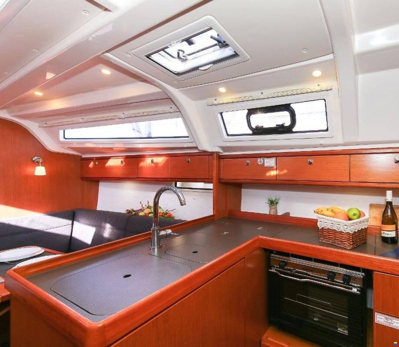 Bavaria 37 Cruiser NEW ENGINE