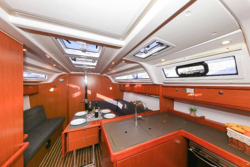 Bavaria 37 Cruiser NEW ENGINE