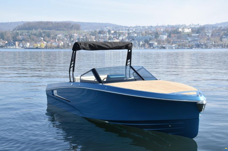 Ganz Boats Ovation 7X Cruiser