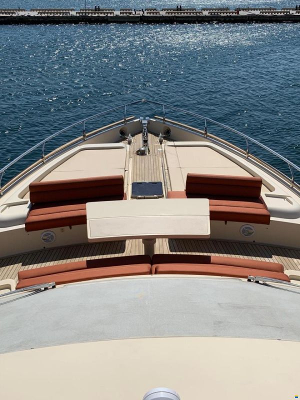 Ferretti Altura 690