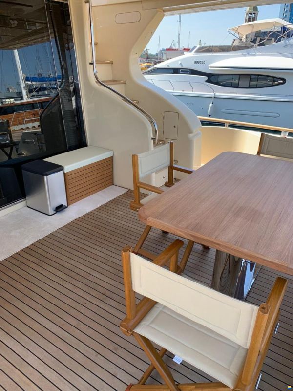 Ferretti Altura 690