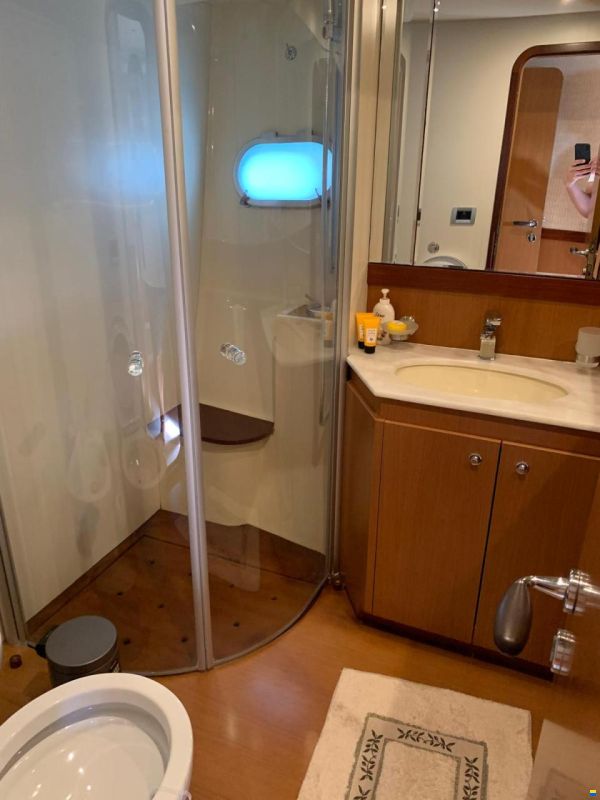 Ferretti Altura 690