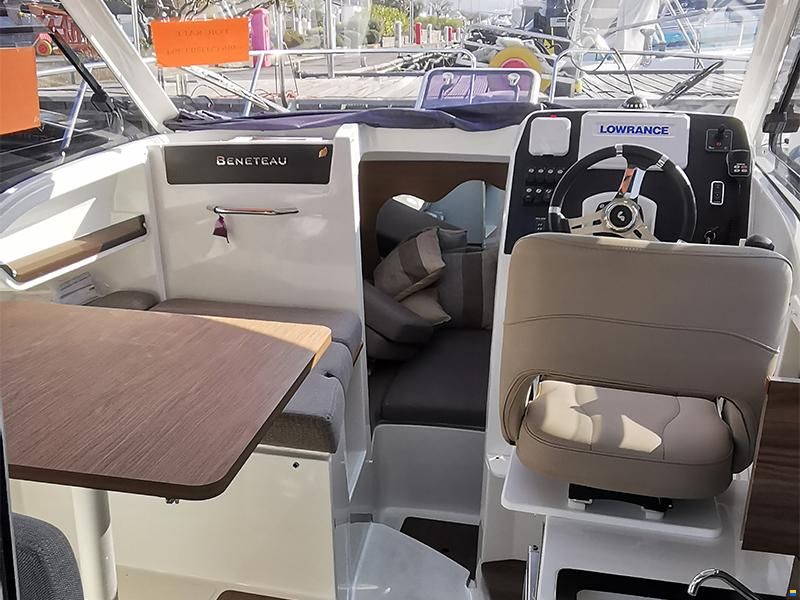 Beneteau Antares 8