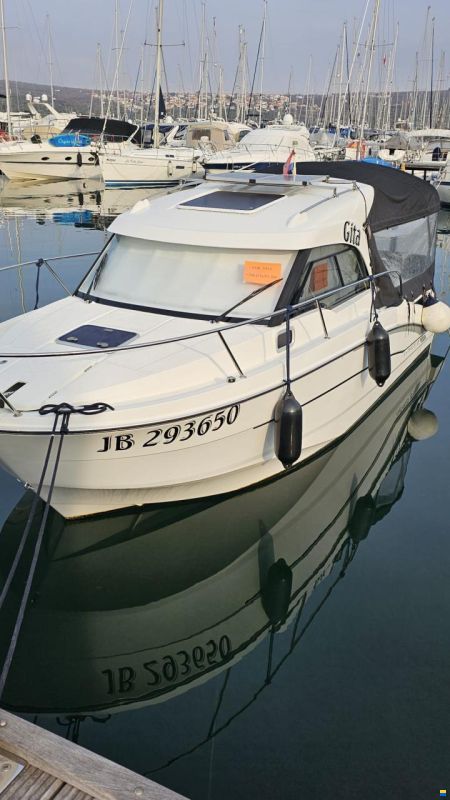 Beneteau Antares 8