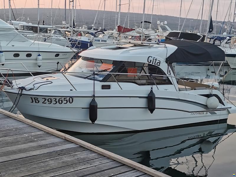 Beneteau Antares 8