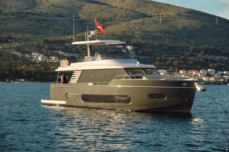 Azimut Magellano 60