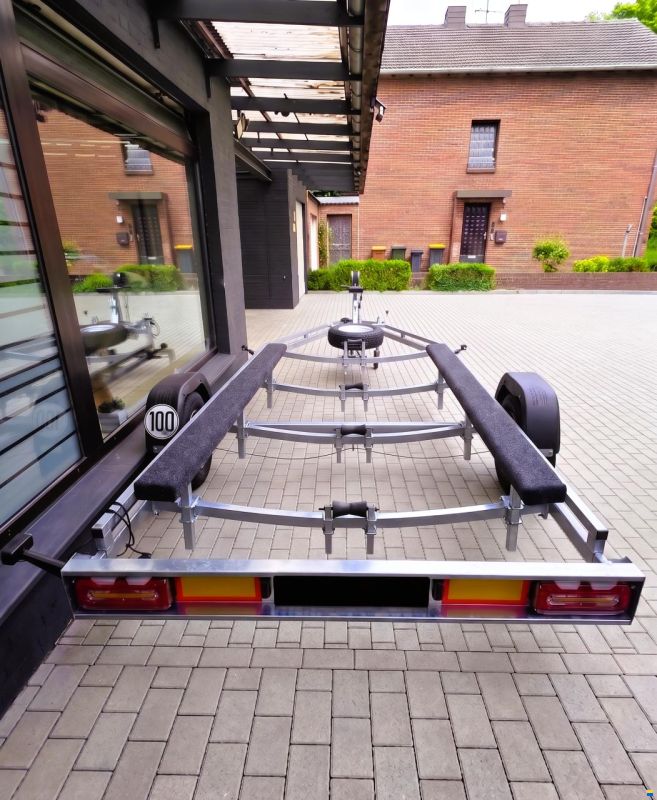 Bootstrailer NEU &ndash; 1350 kg zGG 100 km/h
