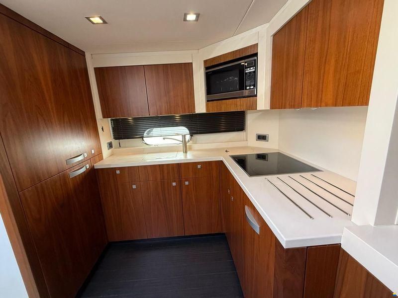 Sunseeker Predator 60
